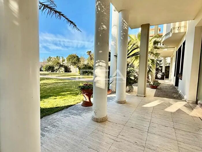 Appartamento trilocale in vendita in Via Francesco Carrara, Viareggio