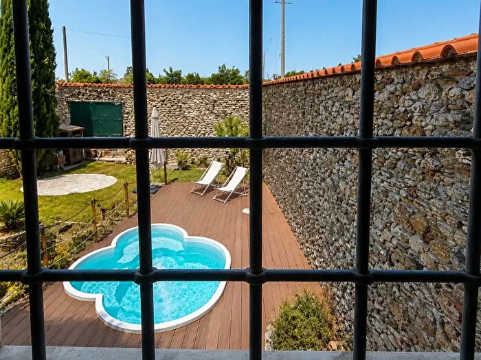 Casa con 10 locali in vendita in Seravezza