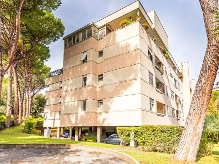 Appartamento quadrilocale in vendita in Via Stazzema, Roma