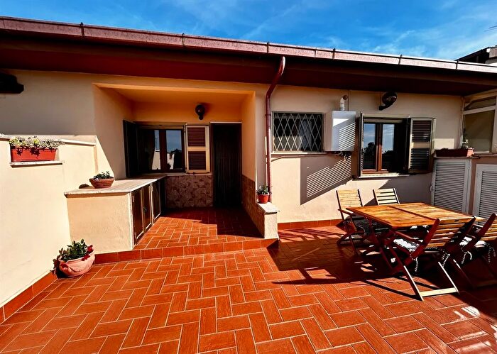 Casa trilocale in vendita in Via Alghero, Pomezia