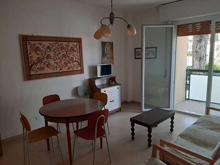 Appartamento trilocale in affitto in Viale Giosuè Carducci, Cesenatico Levante, Cesenatico