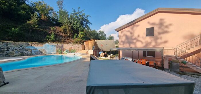 Appartamento quadrilocale in vendita in Follo