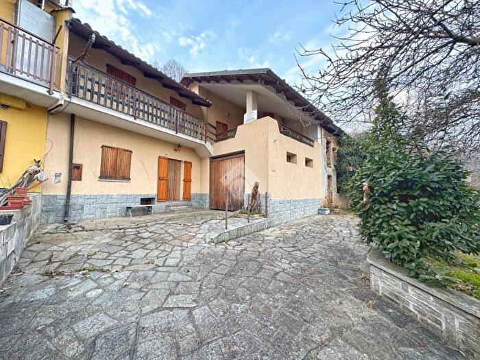 Casa con 5 locali in vendita in Via Bussoneis, Val Della Torre