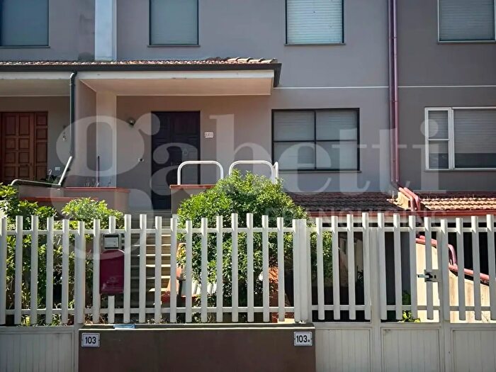 Casa quadrilocale in vendita in Via Verga, Oristano
