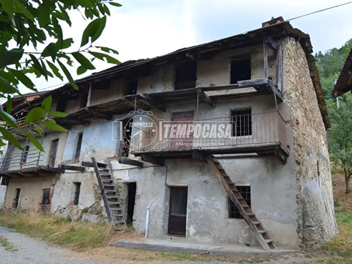 Appartamento quadrilocale in vendita in Via Vallossera, Rocca Canavese