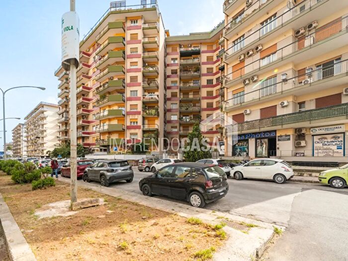 Appartamento quadrilocale in vendita in Viale delle Alpi, Palermo