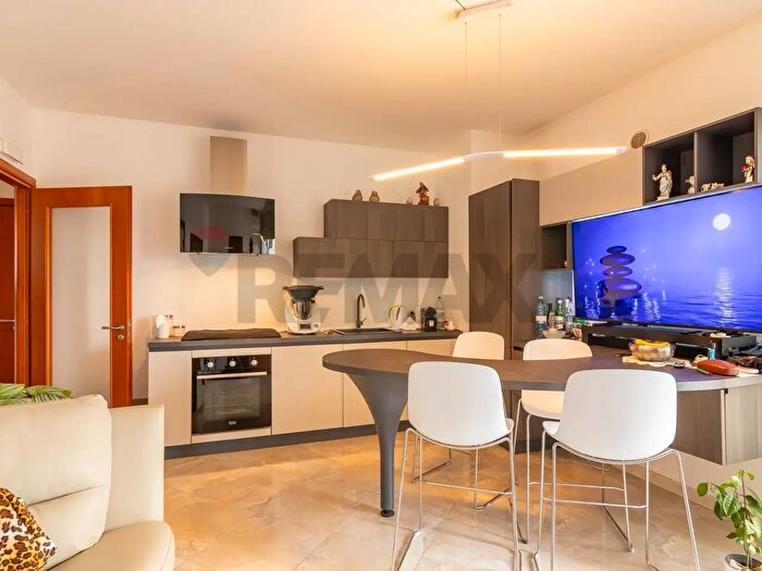 Appartamento quadrilocale in vendita in Via Edmondo De Amicis, Floridia