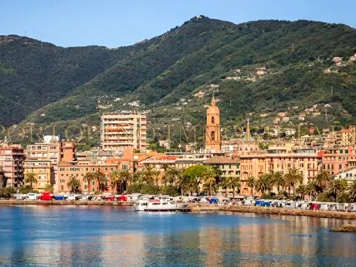 Appartamento quadrilocale in vendita in Lungomare Vittorio Veneto, Rapallo