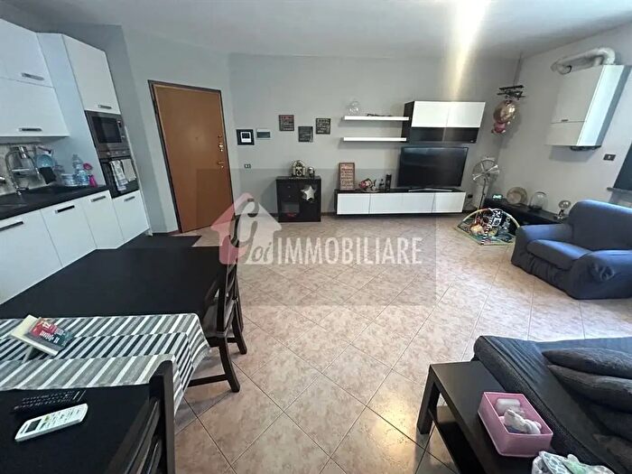 Appartamento quadrilocale in vendita in Via Porzio, Casalmaggiore