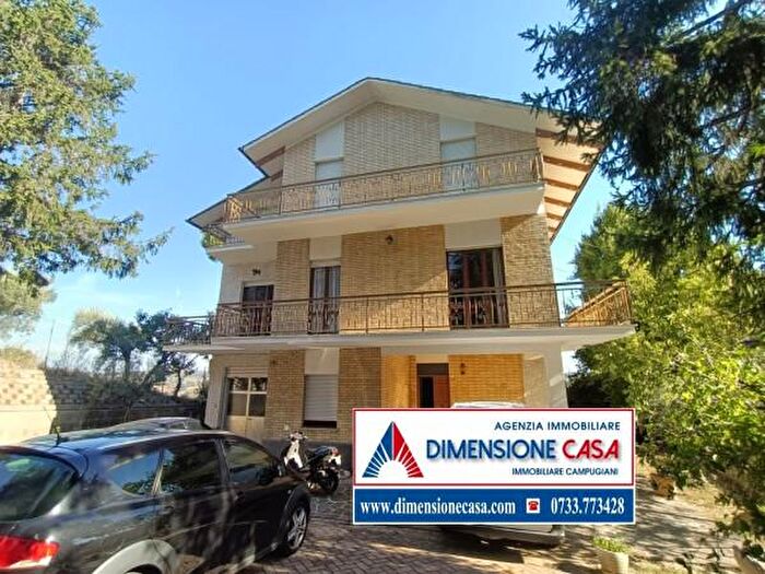 Casa con 6 locali in vendita in Contrada Sasso, Mogliano