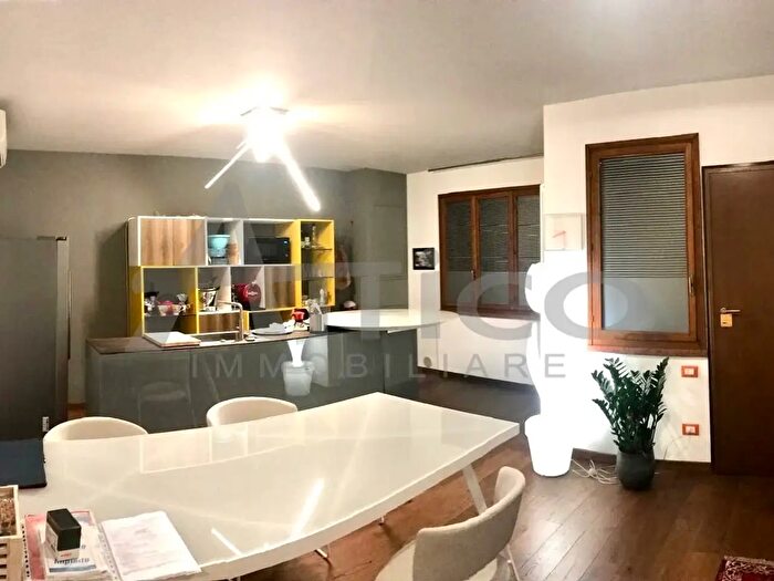 Appartamento con 5 locali in vendita in Viale Tre Martiri, Rovigo