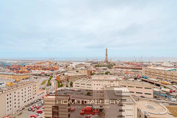 Appartamento trilocale in affitto in Piazza Roberto Baldini, Genova