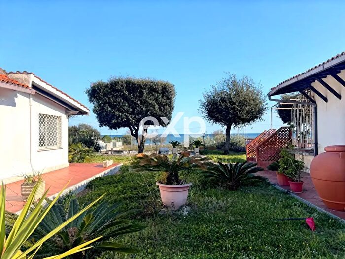 Casa con 10 locali in vendita in Via San Felice Circeo, Terracina