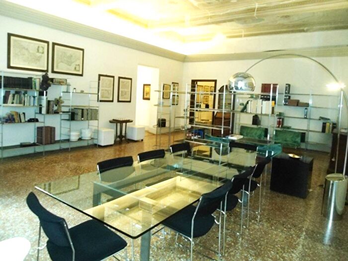 Appartamento trilocale in affitto in Via Santo Stefano, Santo Stefano, Bologna