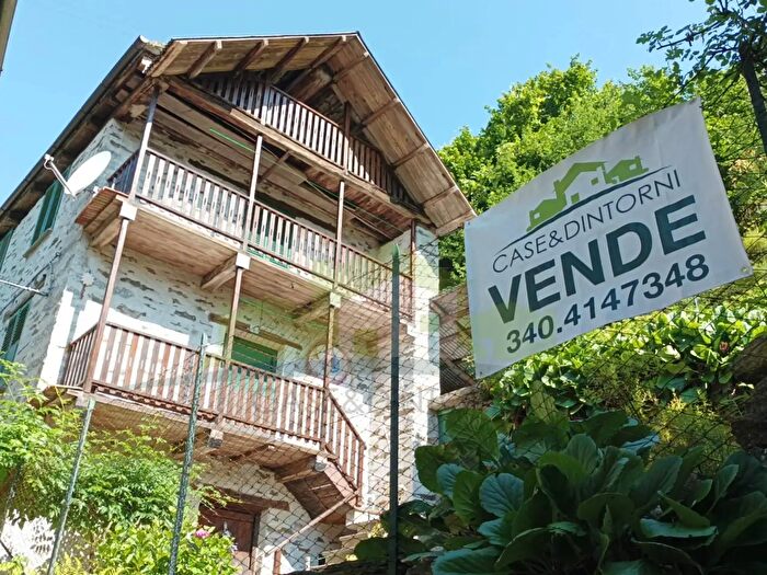 Casa con 5 locali in vendita in Boccioleto