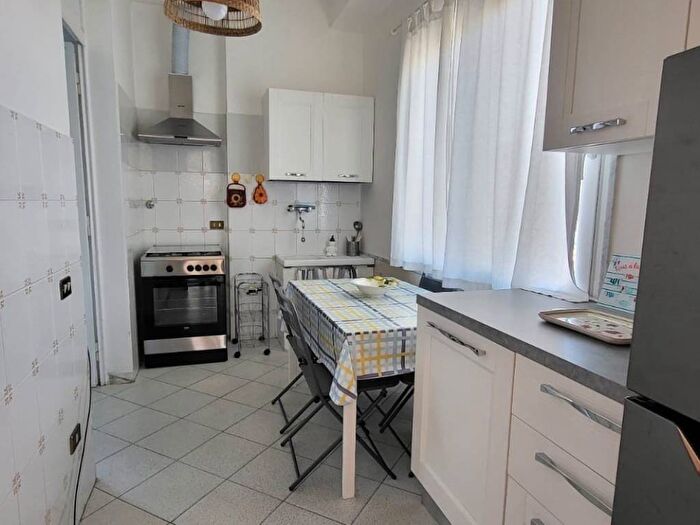 Appartamento bilocale in affitto in Via Pontremoli, Marina di Massa Centro, Massa