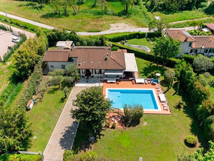 Casa con 6 locali in affitto in Via XX Settembre, Caranna, Forte dei Marmi