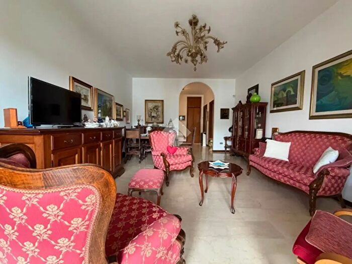 Appartamento trilocale in vendita in Via Oreste Lizzadri, Bussero
