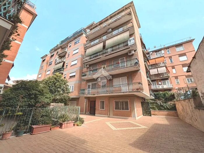 Appartamento trilocale in vendita in Via San Francesco d'Assisi, Ciampino