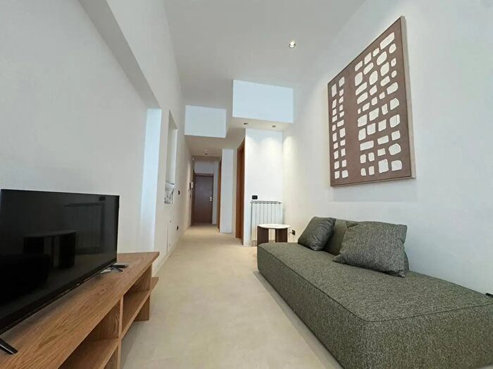 Appartamento trilocale in affitto in Via delle Ruote, Firenze