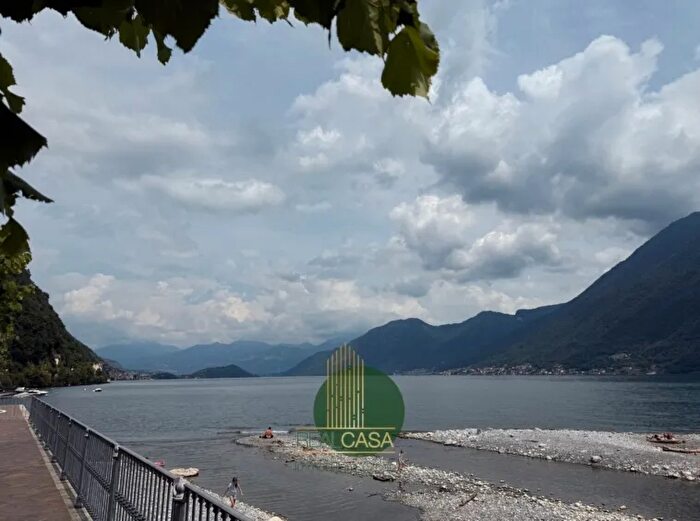 Appartamento bilocale in vendita in Piazza Roma Argegno Strada Statale Regina Argegno Como Lombardia Italia, Argegno