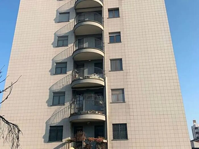 Appartamento trilocale in affitto in Via Cassano dAdda, Milano