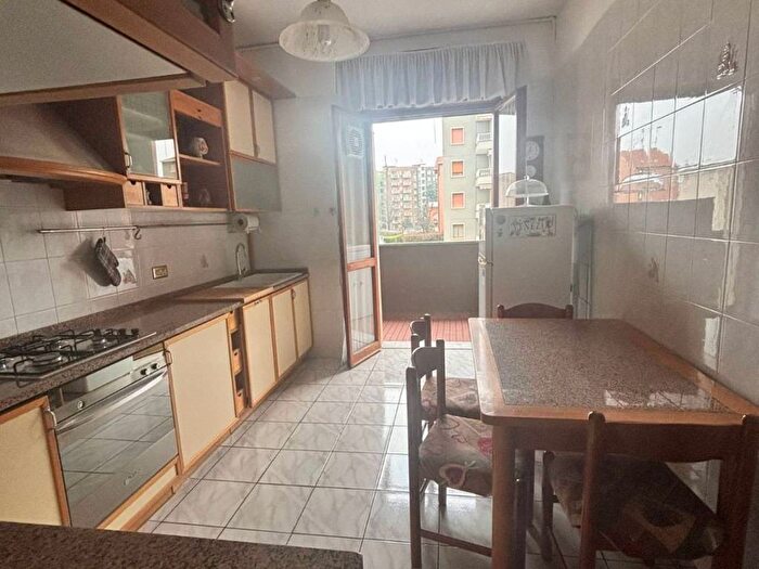 Appartamento trilocale in affitto in Via Vincenzo Monti, Rondinella Stazione, Sesto San Giovanni