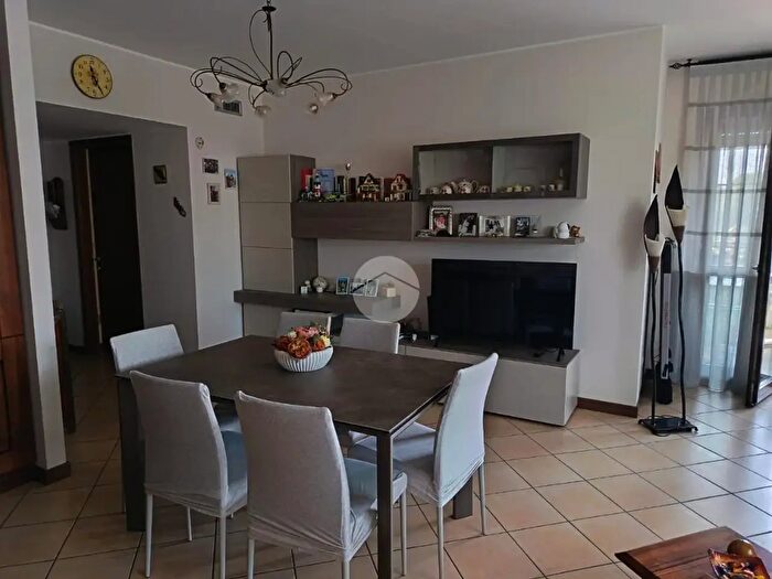 Appartamento trilocale in vendita in Via Fratelli Rosselli, Trezzano Sul Naviglio