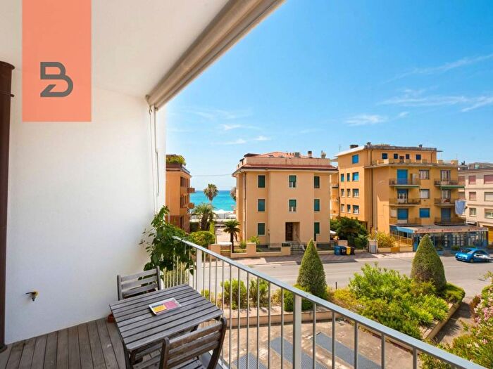 Appartamento monolocale in affitto in Viale Giuseppe Mazzini, Centro, Sestri Levante