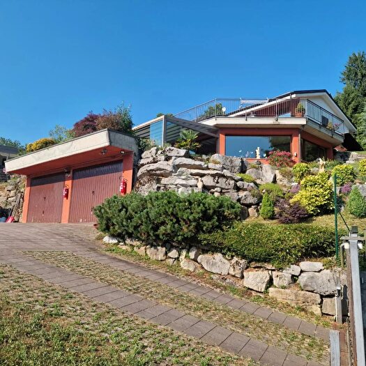 Casa con 8 locali in vendita in Via del Cereto, Albino