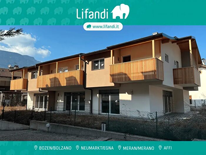 Casa con 5 locali in vendita in Via Roma, Egna