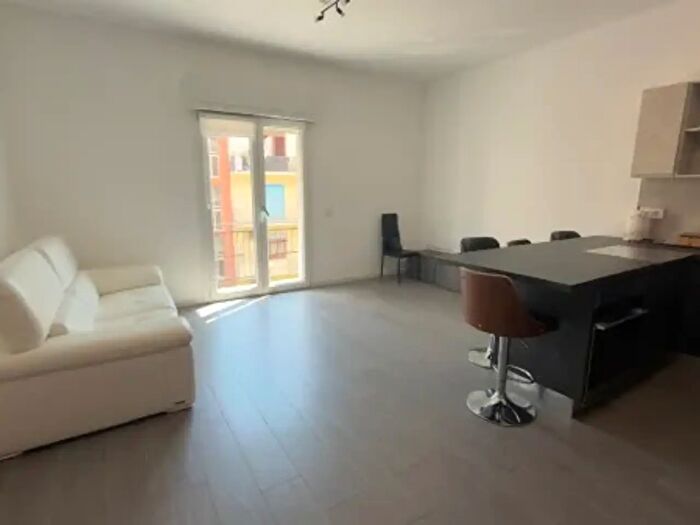 Appartamento trilocale in affitto in Via Campo Pisano, Cagliari