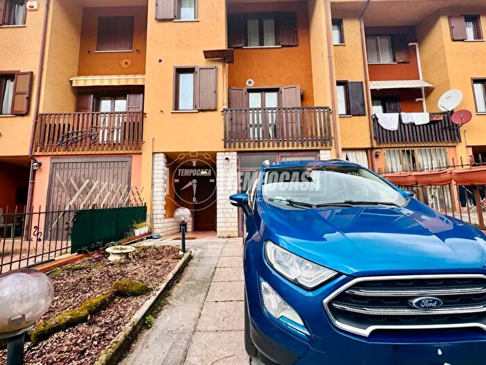 Casa trilocale in vendita in Via San Rocco, Caino