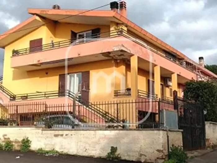 Appartamento trilocale in vendita in Via Arturo Toscanini, Zagarolo