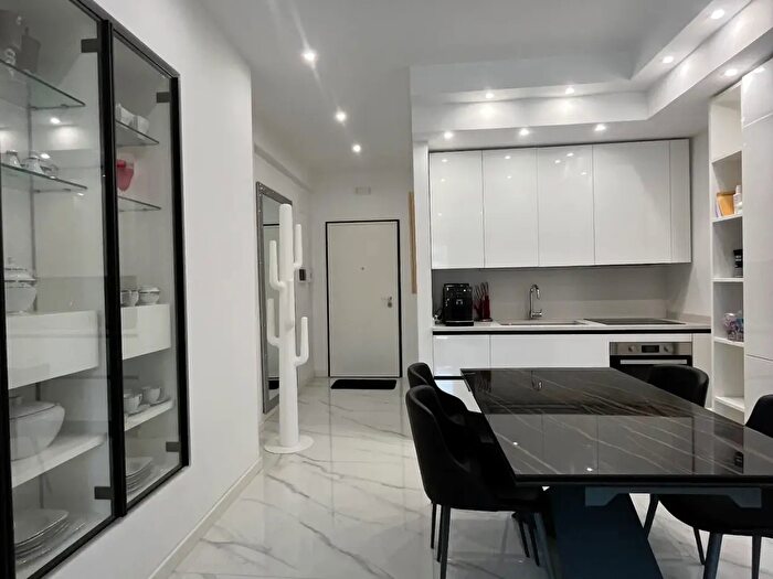 Appartamento trilocale in affitto in Viale Claris, Castel Volturno