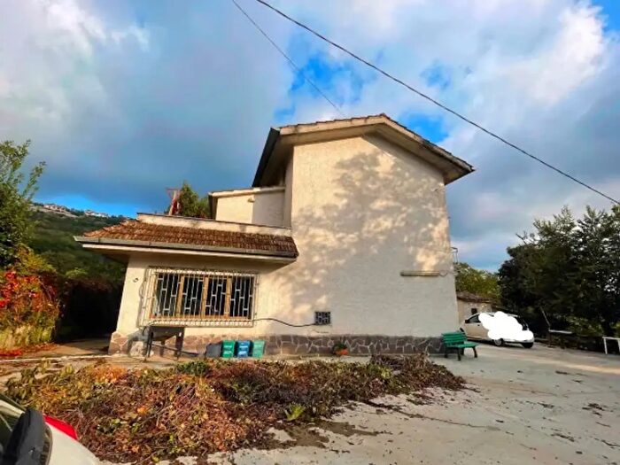 Casa con 6 locali in vendita in Sezze