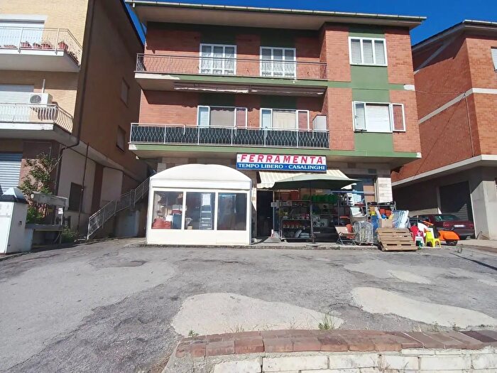 Casa con 14 locali in vendita in Roma, Montappone