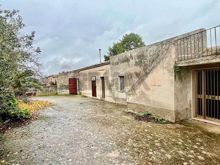 Casa con 12 locali in vendita in Contrada San Filippo Snc, Ragusa