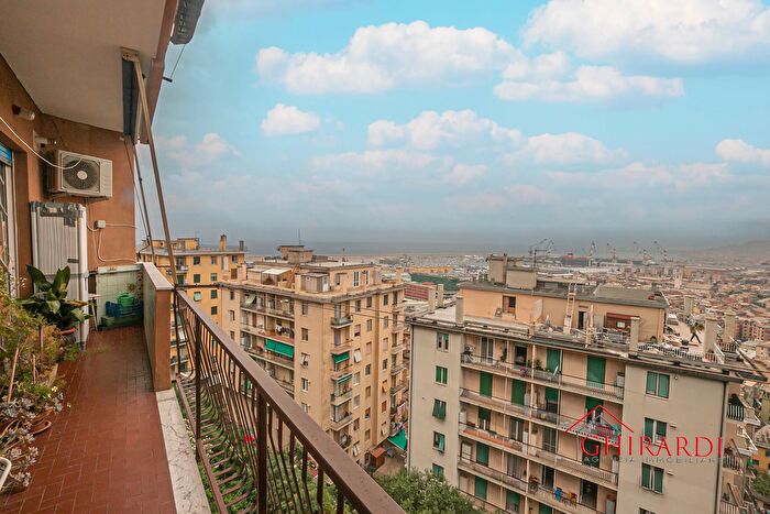 Appartamento con 6 locali in affitto in Salita Campasso San Nicola, Genova