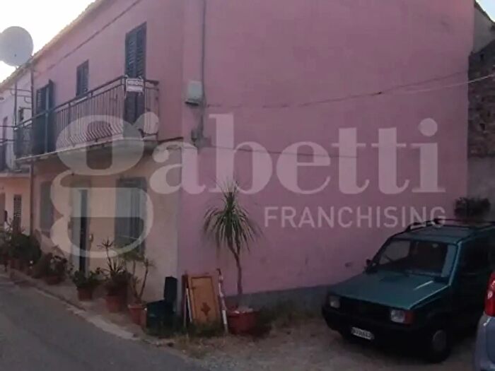 Appartamento trilocale in vendita in Via Giovanni XXIII, Amaroni