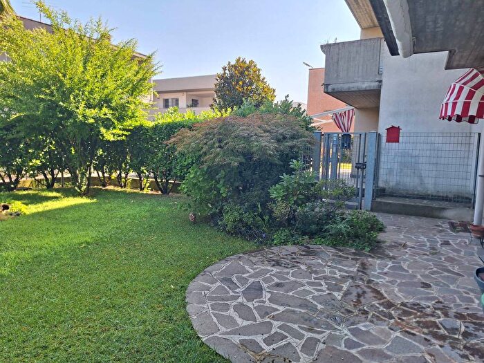 Appartamento trilocale in affitto in Via Padre Lazzaroni, Brembo Mariano, Dalmine