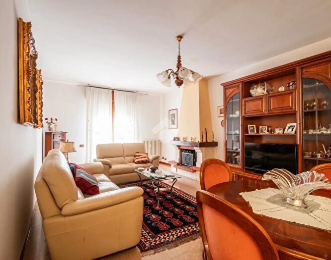 Appartamento quadrilocale in vendita in Via Villanegro, Carpi