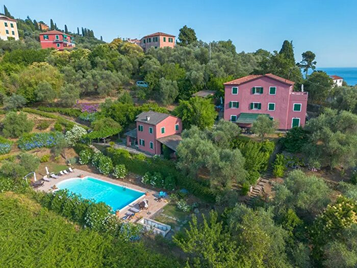 Casa con 20 locali in vendita in Salita SantAmbrogio, Zoagli