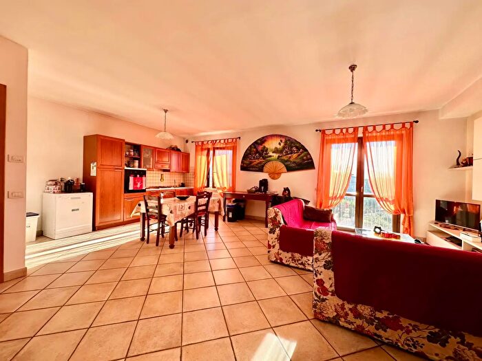 Appartamento con 6 locali in vendita in Via Alessandro Busetto, Gualdo Tadino