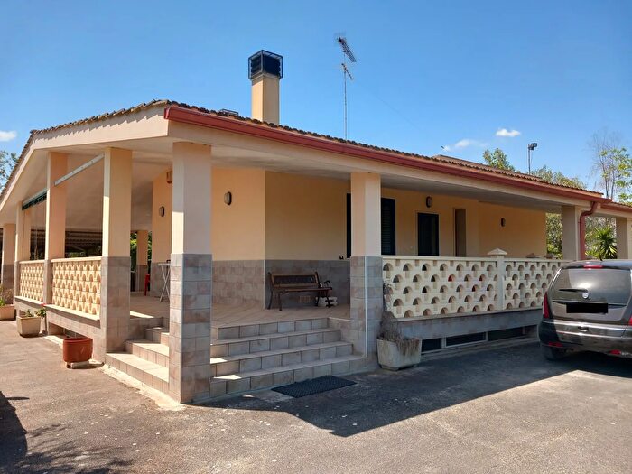 Casa con 13 locali in vendita in Cda Grotta Miranda, Carovigno