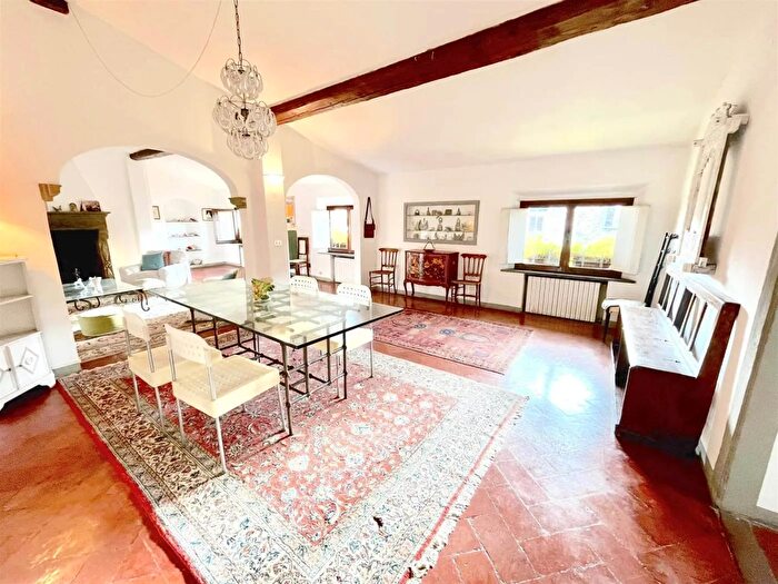 Appartamento con 5 locali in vendita in Via SantAgostino Firenze, Firenze