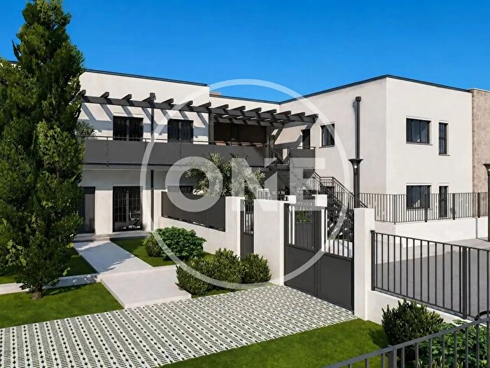 Appartamento trilocale in vendita in Via Villa Vallelonga, Roma