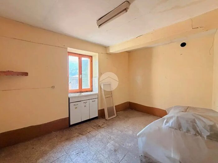 Casa quadrilocale in vendita in Via Quattro Novembre, Malonno