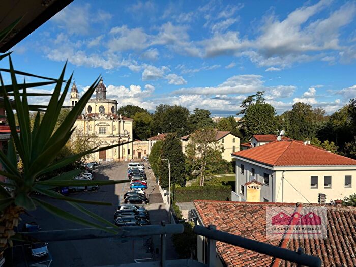 Appartamento con 6 locali in vendita in Contrada Torretti, Vicenza