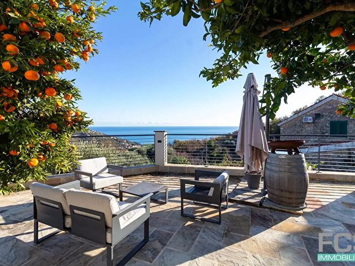 Casa con 5 locali in vendita in Via Usodimare, Finale Ligure